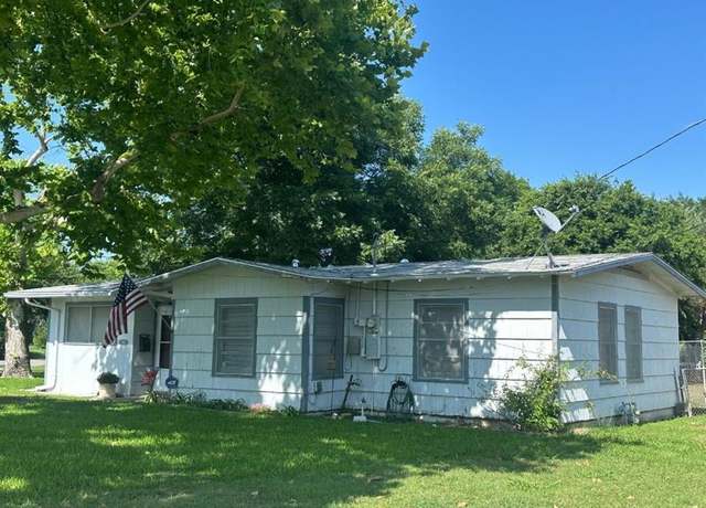 Property at 600 E University Ave, Waxahachie, TX 75165, 2 beds, 1 bath