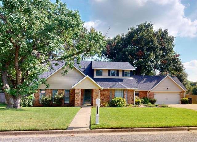 Property at 908 Rolling Dr, Athens, TX 75751, 4 beds, 3.5 baths