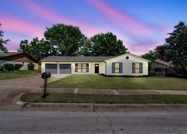 Property at 112 Lochness Ln, Benbrook, TX 76126, 4 beds, 2 baths