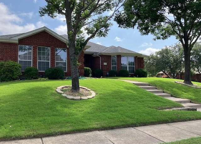 Property at 3021 Sagebrush Dr, Mesquite, TX 75181, 3 beds, 2 baths