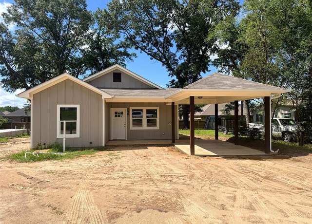Property at 240 Elm St, Winona, TX 75792, 3 beds, 2 baths