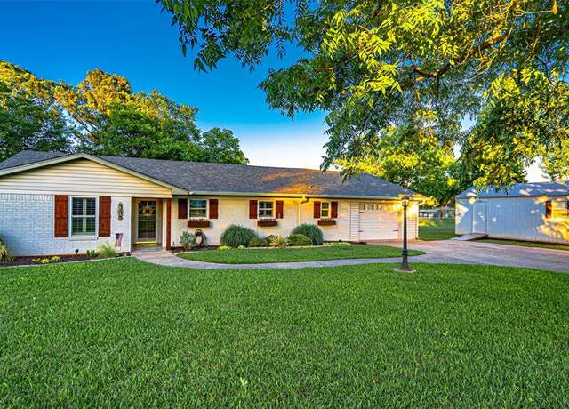 Property at 4104 Norfolk Bay Ct, Granbury, TX 76049, 3 beds, 2 baths
