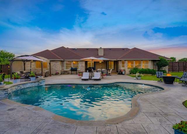 Property at 2035 Sunny Cir, Rockwall, TX 75032, 5 beds, 2 baths