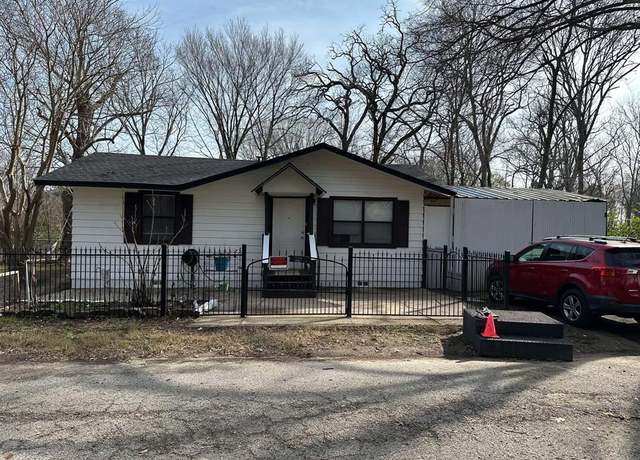 Property at 320 Wallace St, Athens, TX 75751, 2 beds, 2 baths