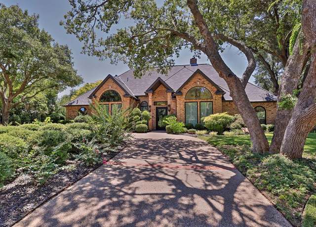 Property at 6340 Arrowhead Rd, Fort Worth, TX 76132, 4 beds, 2.5 baths