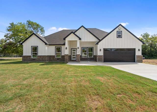 Property at 703 1/2 N Elm St, Kemp, TX 75143, 4 beds, 2.5 baths