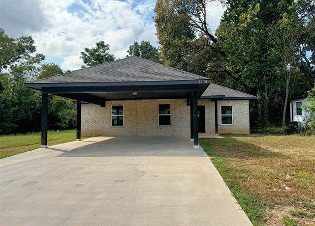 Property at 1108 E 8 St, Mount Pleasant, TX 75455, 3 beds, 2 baths