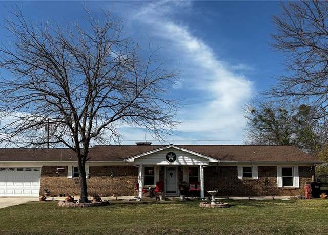Property at 1005 Miller Dr, Mineral Wells, TX 76067, 3 beds, 2 baths