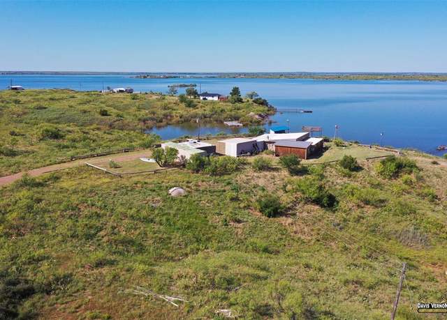 Property at 300 Eagle Ridge Rd, Seymour, TX 76380, 2 beds, 2 baths