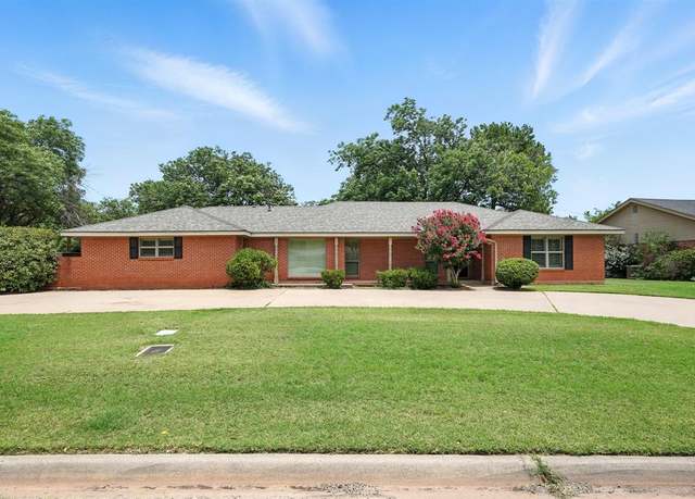 Property at 2002 River Oaks Cir, Abilene, TX 79605, 3 beds, 2 baths