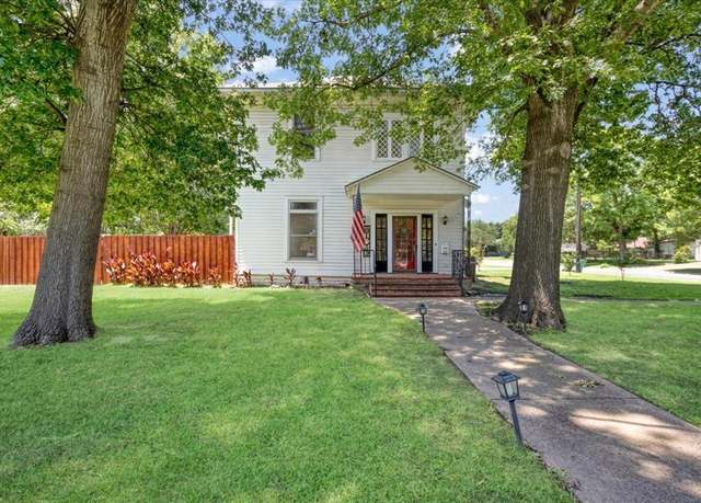 Property at 1302 S Crockett, Sherman, TX 75090, 3 beds, 2.5 baths