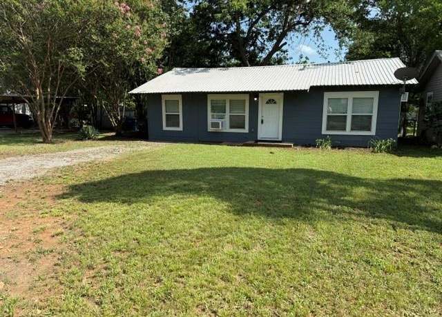Property at 2110 W Bond St, Denison, TX 75020, 3 beds, 1 bath