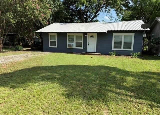 Property at 2110 W Bond St, Denison, TX 75020, 3 beds, 1 bath