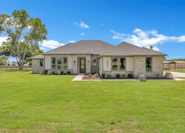 Property at 3037 Sunrise Trl, Weatherford, TX 76088, 4 beds, 3.5 baths