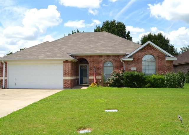 Property at 137 Birdsong Ln, Terrell, TX 75160, 4 beds, 2 baths