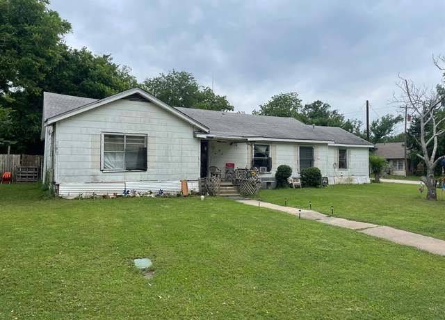 Property at 310 W Angeline St, Groesbeck, TX 76642, 2 beds, 1 bath