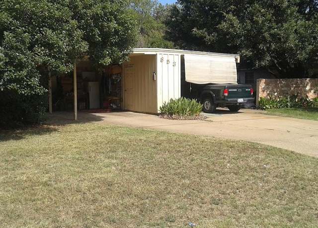 Property at 853 Broadway Ave, Euless, TX 76040, 3 beds, 2 baths