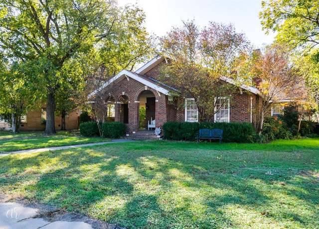 Property at 1106 E Reynolds St, Stamford, TX 79553, 3 beds, 1.5 baths