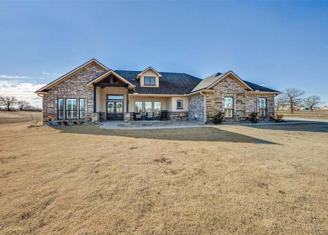 Property at 1410 S Shore Dr, Bonham, TX 75418, 3 beds, 2.5 baths