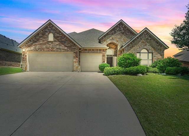 Property at 1108 Killian Dr, Mansfield, TX 76063, 4 beds, 3 baths