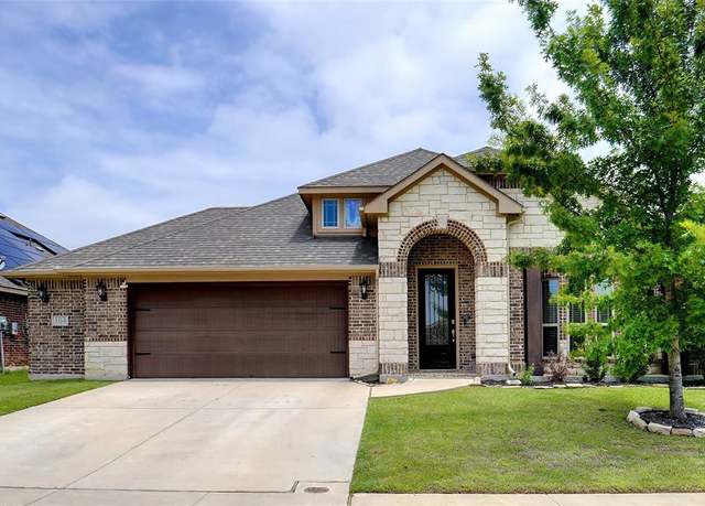 Property at 104 Gateway Dr, Alvarado, TX 76009, 4 beds, 3 baths
