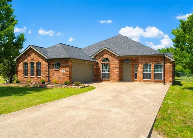 Property at 921 Mallory Dr, Midlothian, TX 76065, 3 beds, 2 baths