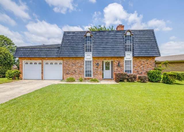 Property at 828 Overhill Ct, Hurst, TX 76053, 3 beds, 2.5 baths