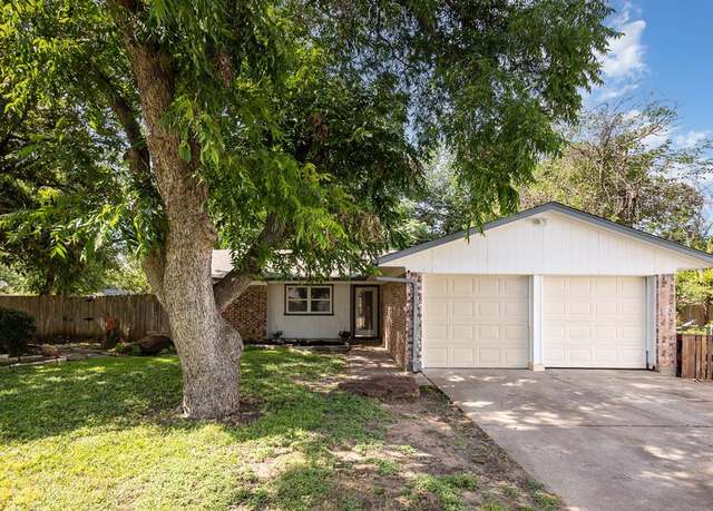 Property at 2200 Clover Park Dr, Arlington, TX 76013, 3 beds, 2 baths