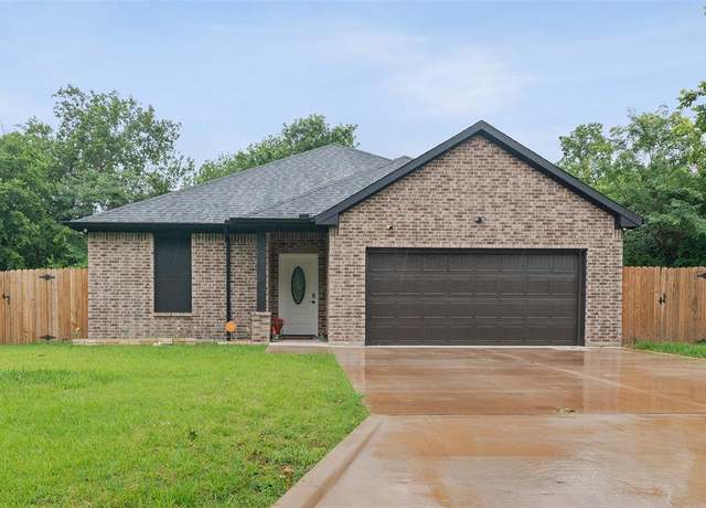Property at 810 Mill St, Gainesville, TX 76240, 3 beds, 2 baths