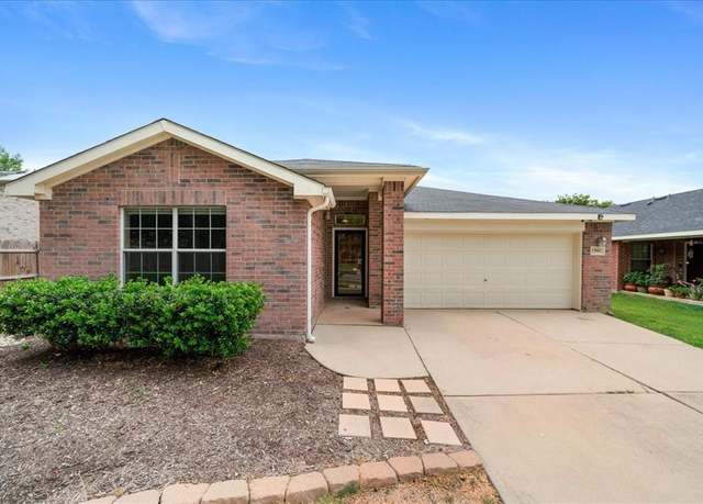 Property at 13901 Walnut Canyon Ct, Fort Worth, TX 76262, 3 beds, 2 baths