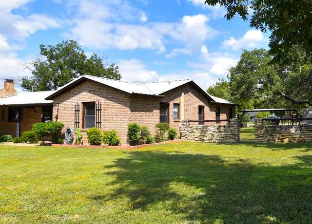 Property at 2013 S Walnut, Brady, TX 76825, 3 beds, 1.5 baths