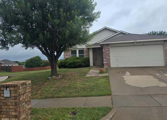 Property at 5101 Prestwick Dr, Fort Worth, TX 76135, 3 beds, 2 baths