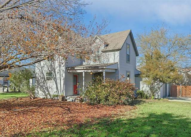 Property at 632 E Main, Pilot Point, TX 76258, 3 beds, 3.5 baths