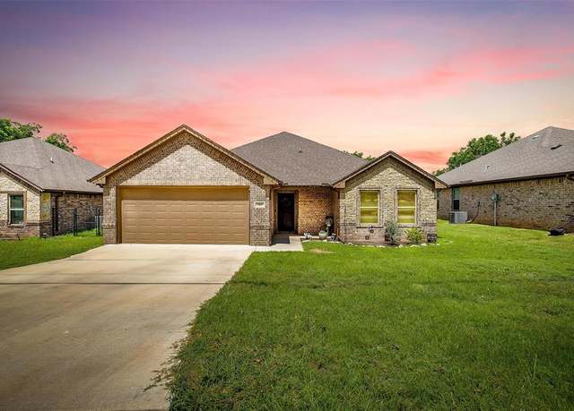 Property at 505 N Avenue E, Springtown, TX 76082, 3 beds, 2 baths