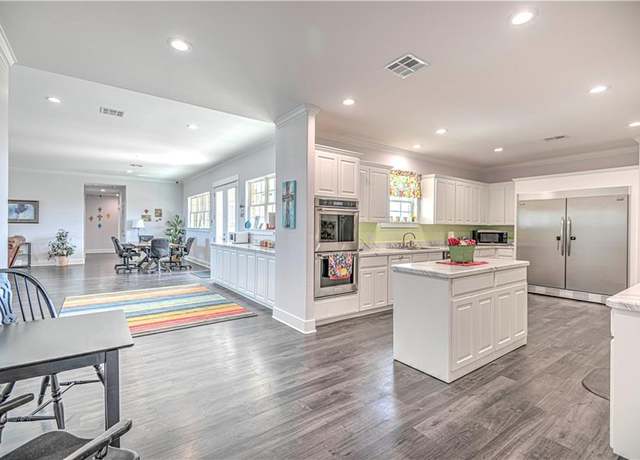Property at 4948 Woodlawn Rd, Lorena, TX 76655, 6 beds, 4.5 baths