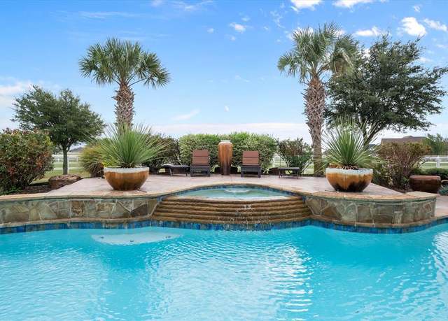 Property at 160 Steel Dust Dr, Red Oak, TX 75154, 4 beds, 4.5 baths