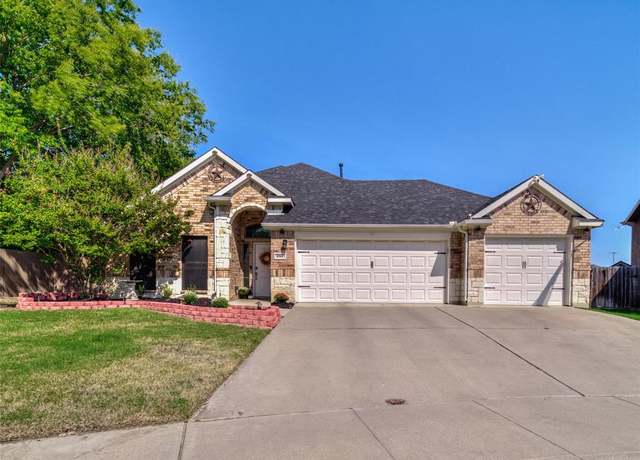 Property at 6164 Lochmoor Dr, Fort Worth, TX 76179, 3 beds, 2.5 baths