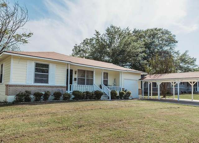 Property at 304 E Russell Ave, Bonham, TX 75418, 3 beds, 1 bath