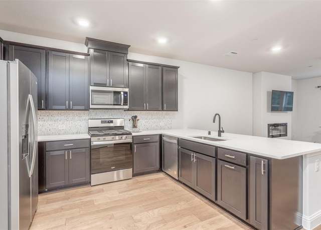 Property at 7849 Bayside Dr, Rowlett, TX 75088, 3 beds, 3.5 baths