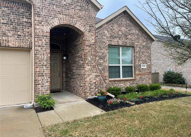 Property at 1725 Cattleman St, Van Alstyne, TX 75495, 3 beds, 2 baths