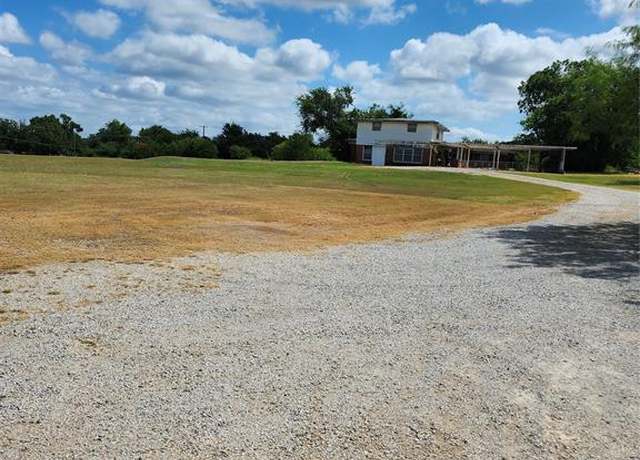 Property at 1115 W Belknap, Jacksboro, TX 76458, 3 beds, 2 baths