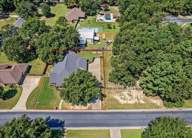 Property at 1113 Millstone Ln, Chandler, TX 75758, 4 beds, 2.5 baths