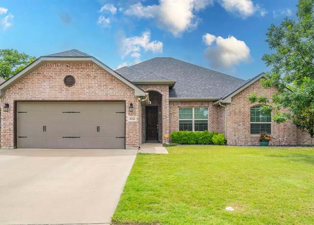 Property at 313 Donna Cir, Granbury, TX 76049, 4 beds, 2 baths