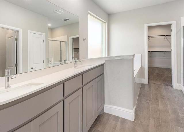 Property at 1214 Burlingame Dr, Cleburne, TX 76033, 4 beds, 2 baths