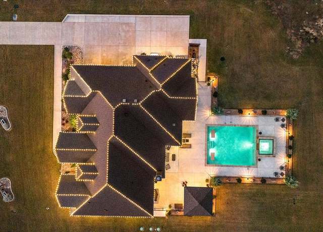 Property at 310 Fire Wheel Dr, Waxahachie, TX 75167, 4 beds, 2.5 baths