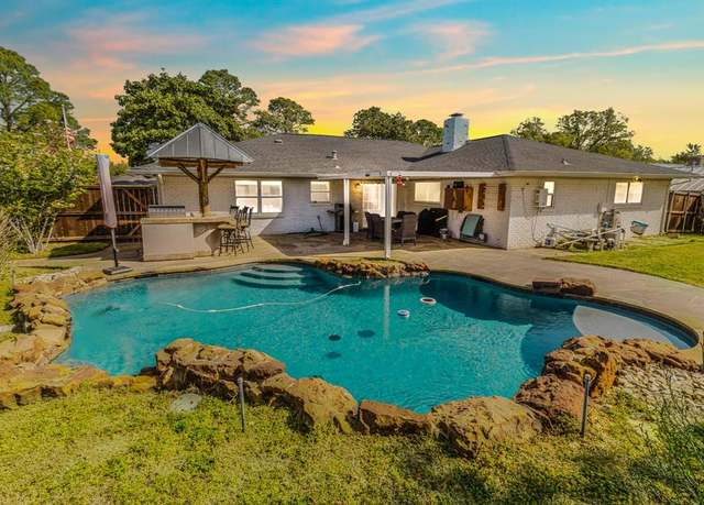 Property at 146 Village Estates Dr, Highland Village, TX 75077, 4 beds, 2 baths