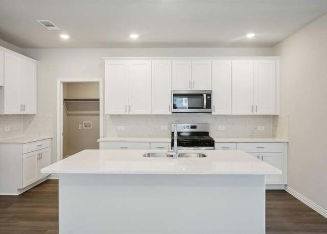 Property at 927 Dayflower Ct, Lavon, TX 75166, 4 beds, 2.5 baths