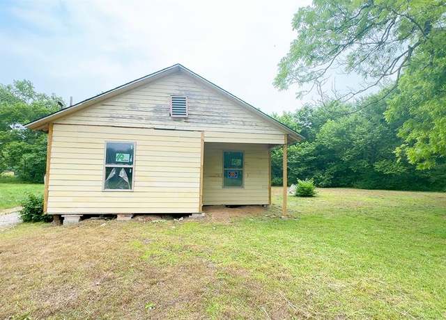 Property at 380 NE 3rd St, Paris, TX 75460, 3 beds, 1 bath