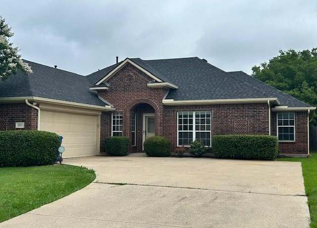 Property at 207 Chisholm Trl, Argyle, TX 76226, 3 beds, 2 baths