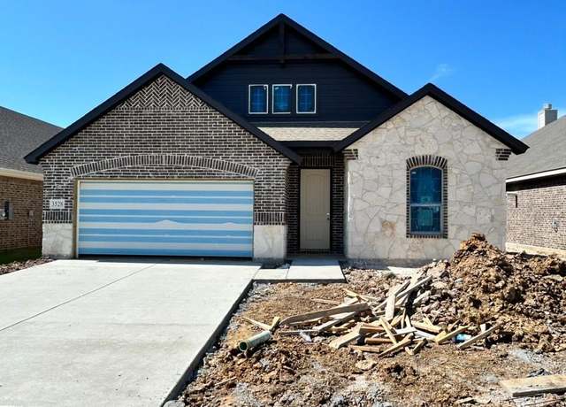 Property at 3528 Columbus St, Gainesville, TX 76240, 3 beds, 2 baths